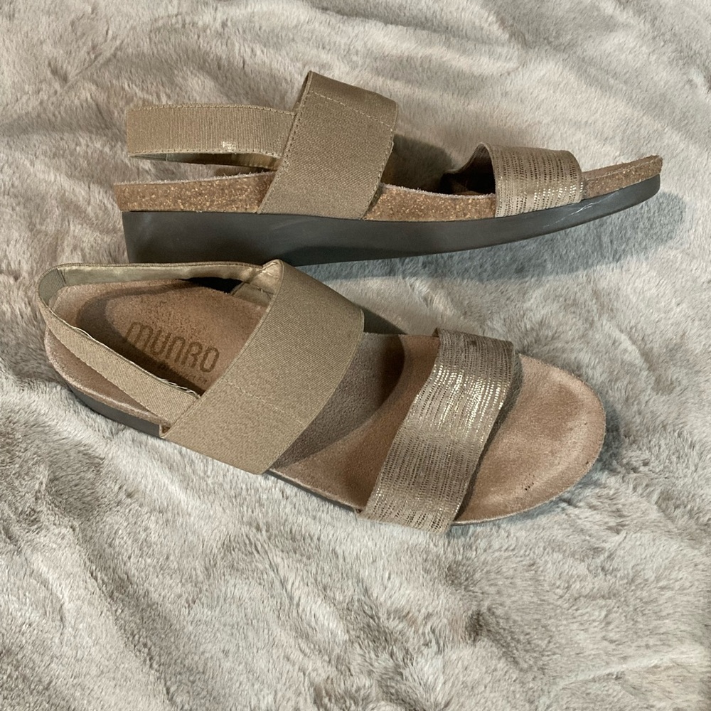Munro Women's Beige gold Strappy Sandals 7.5N
